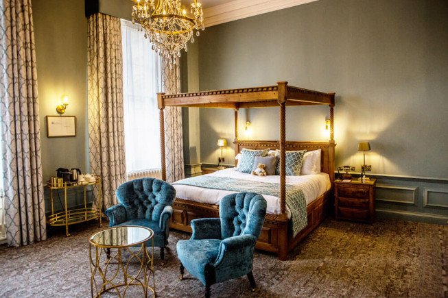 1 Night Dinner, Bed and Breakfast