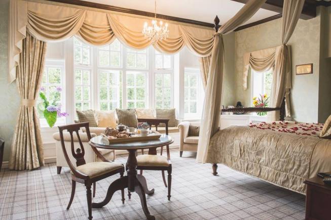Weekend Getaway - Bed & Bubbles