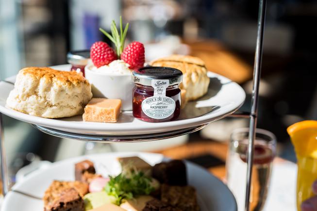 AFTERNOON TEA WITH FIZZ