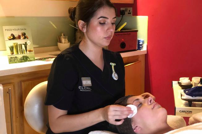 ELEMIS EXPERT™ Touch Facial