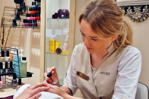 Deluxe Manicure